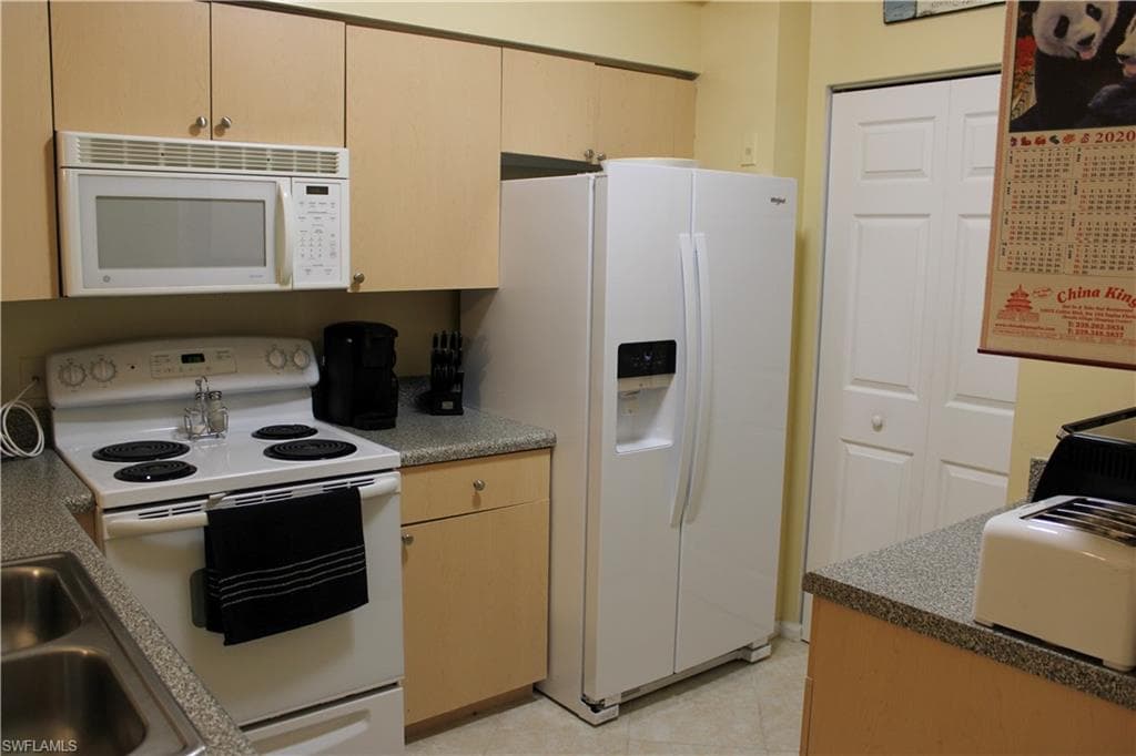 1190 Reserve Way 302, Naples, FL 34105-17