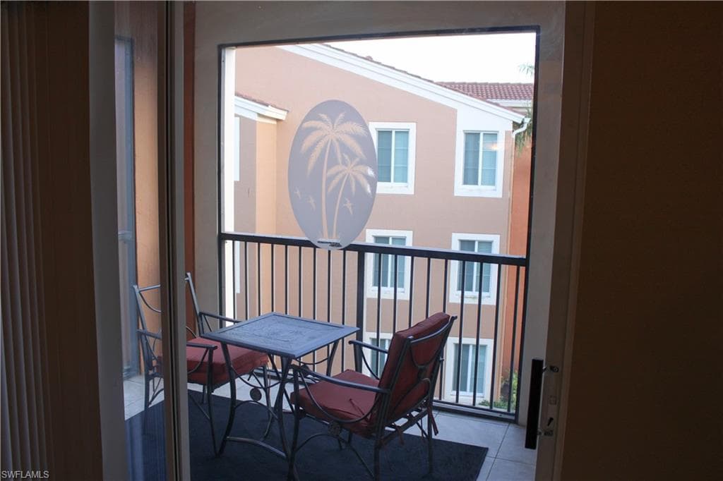 1190 Reserve Way 302, Naples, FL 34105-8