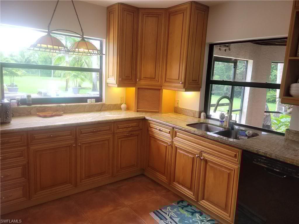 5259 Myrtle Ln, Naples, FL 34113-11