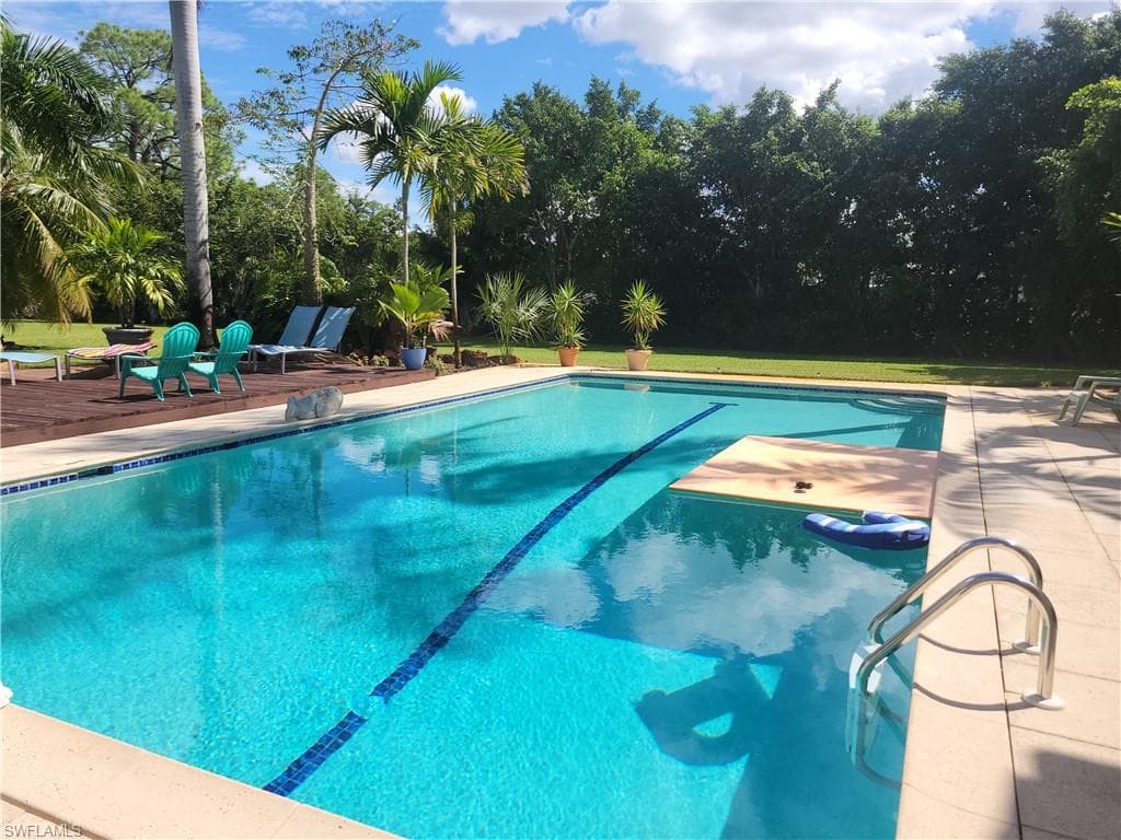 5259 Myrtle Ln, Naples, FL 34113-5
