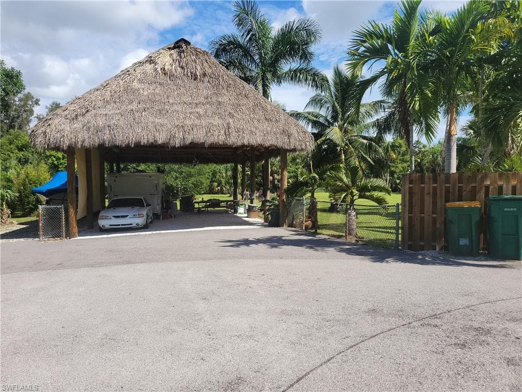 5259 Myrtle Ln, Naples, FL 34113-6