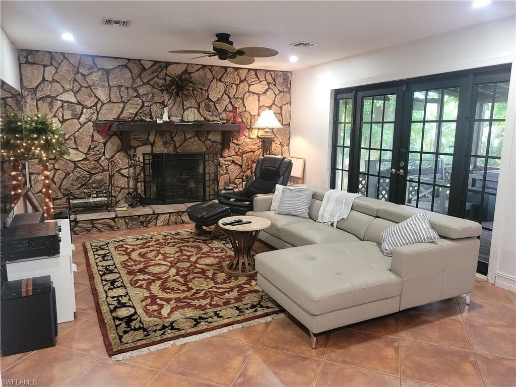 5259 Myrtle Ln, Naples, FL 34113-8