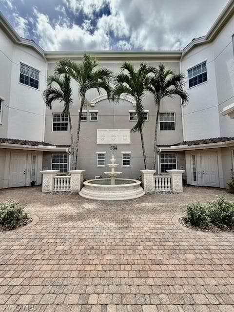 584 Avellino Isles Cir 19102, Naples, FL 34119-10