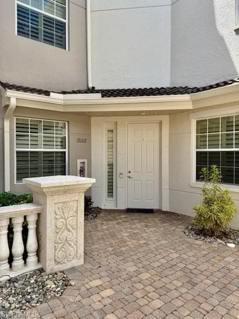 584 Avellino Isles Cir 19102, Naples, FL 34119-11