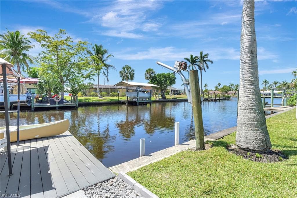1230 Betmar Blvd, North Fort Myers, FL 33903-40