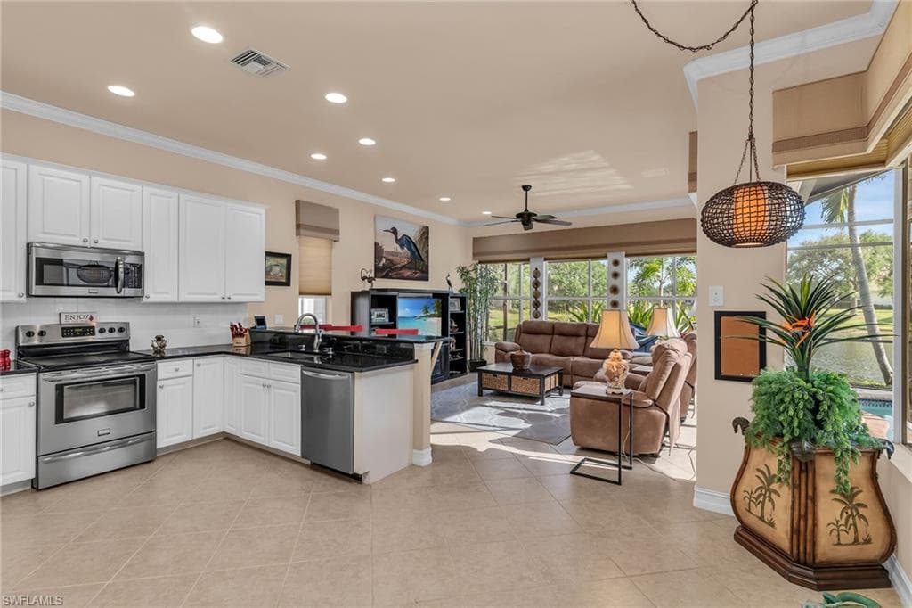 6806 Bent Grass Dr, Naples, FL 34113-12