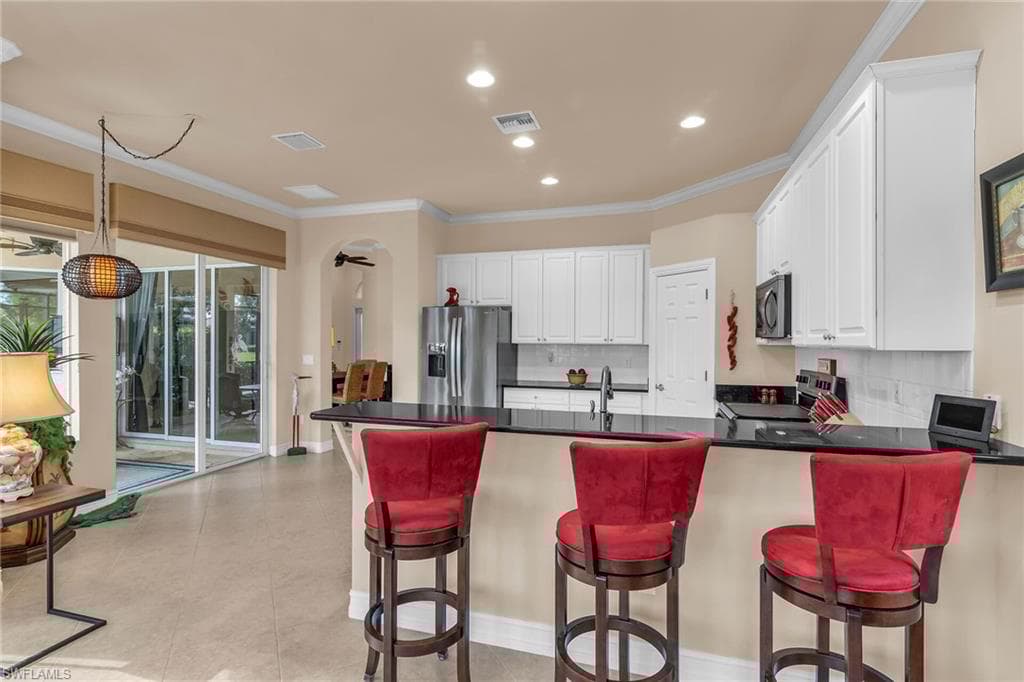 6806 Bent Grass Dr, Naples, FL 34113-14