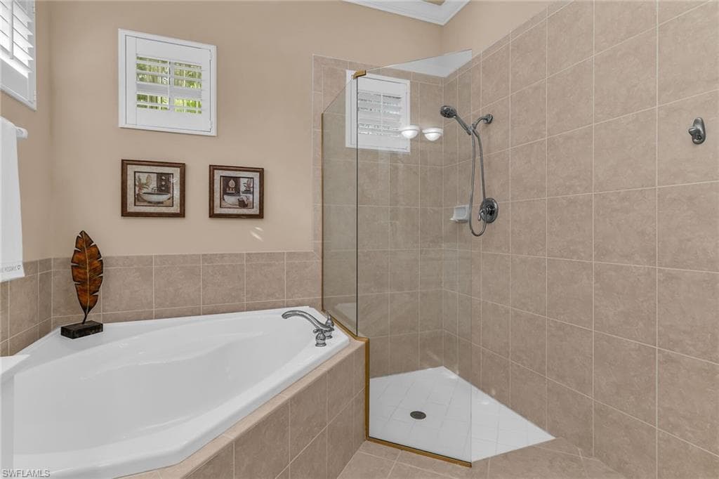 6806 Bent Grass Dr, Naples, FL 34113-25