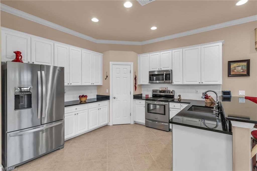 6806 Bent Grass Dr, Naples, FL 34113-4