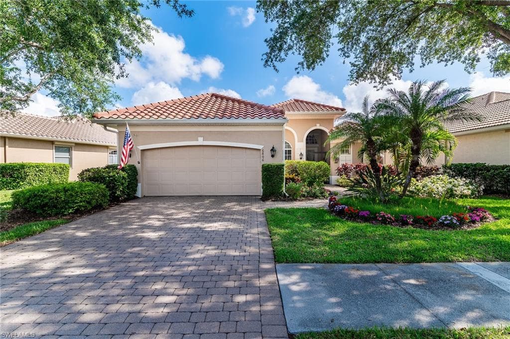 6806 Bent Grass Dr, Naples, FL 34113-7