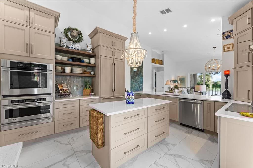 6442 Legacy Cir 204, Naples, FL 34113-10