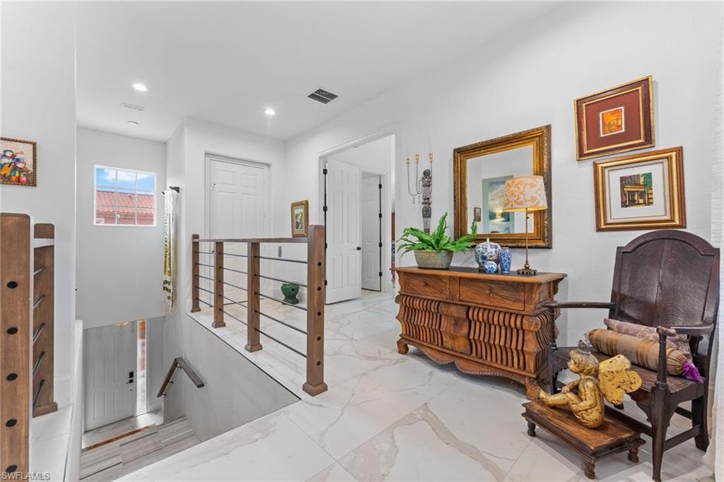 6442 Legacy Cir 204, Naples, FL 34113-8