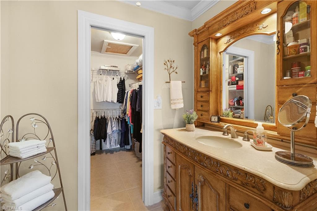 3370 10th St N 1308, Naples, FL 34103-19