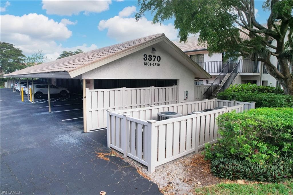 3370 10th St N 1308, Naples, FL 34103-24