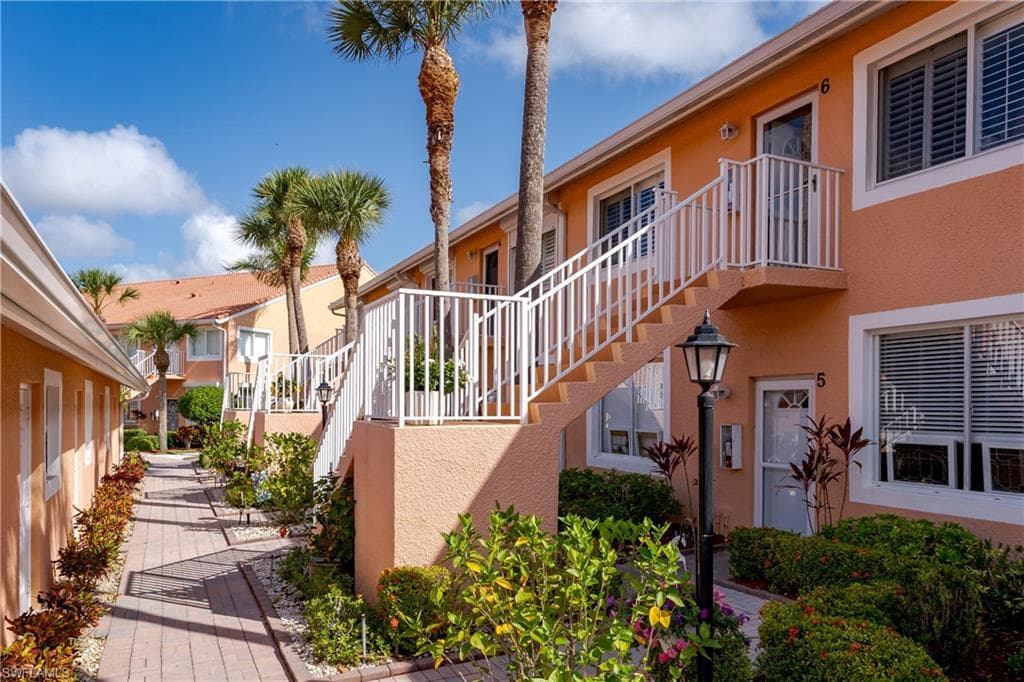 6730 Beach Resort Dr 6, Naples, FL 34114-28