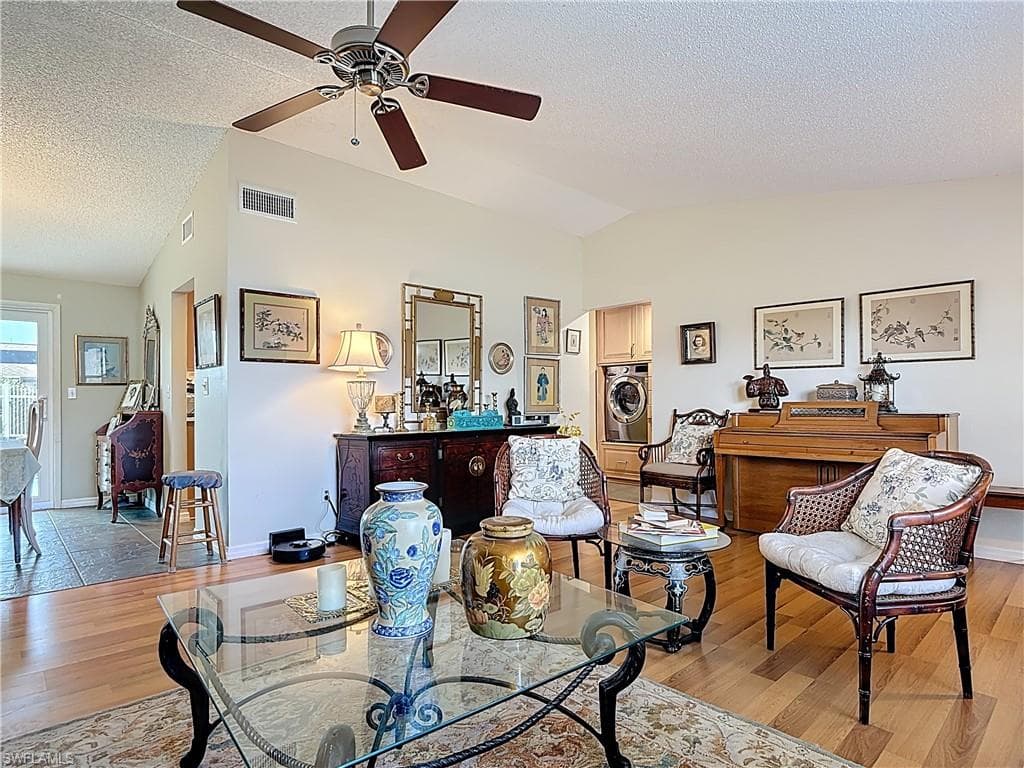 432 38th St, Cape Coral, FL 33914-11