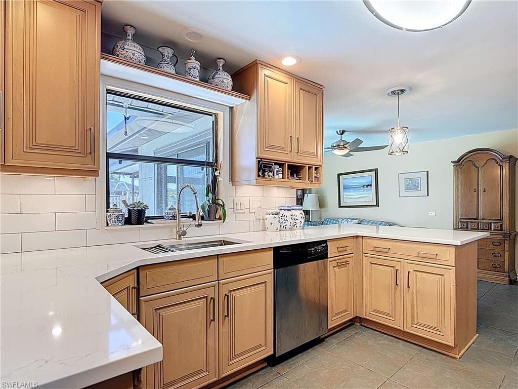 432 38th St, Cape Coral, FL 33914-18