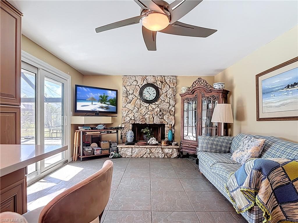 432 38th St, Cape Coral, FL 33914-20