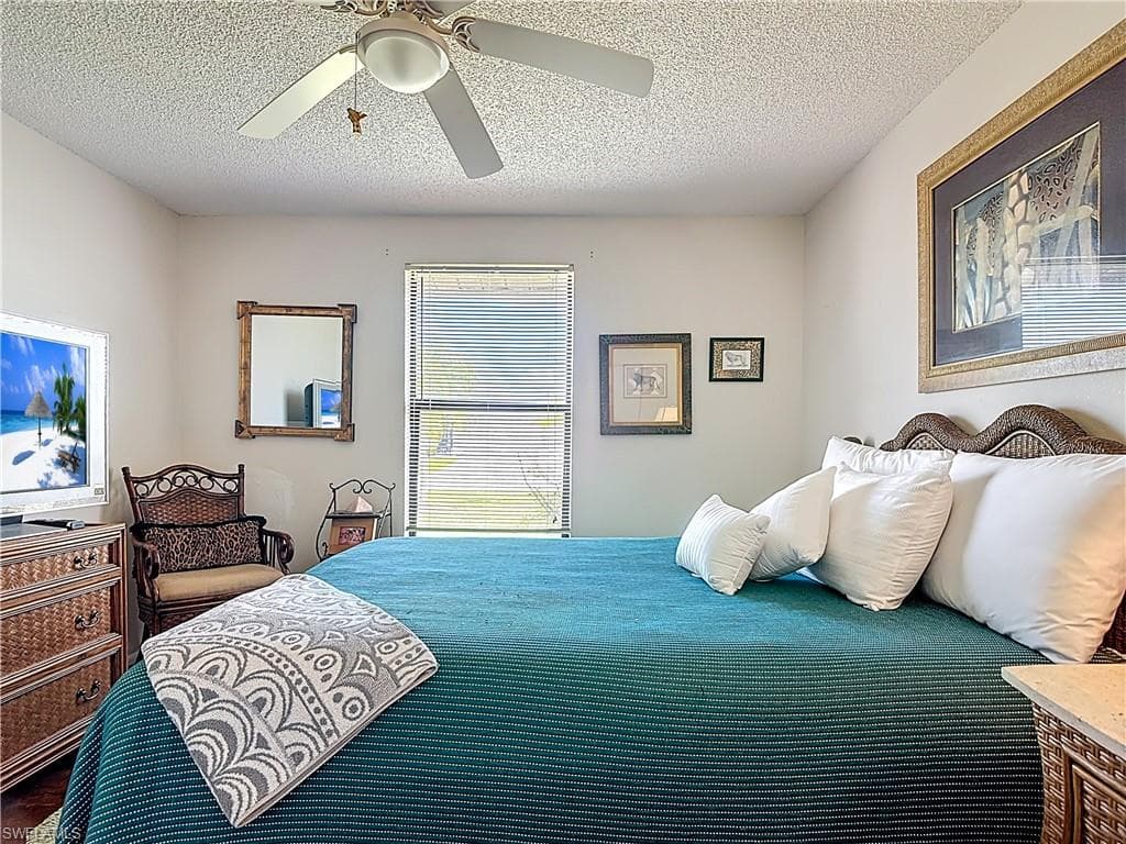 432 38th St, Cape Coral, FL 33914-24