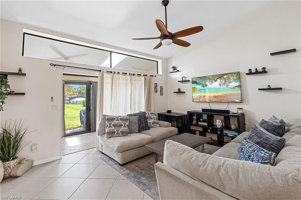 10790 Regent Cir 406, Naples, FL 34109-10