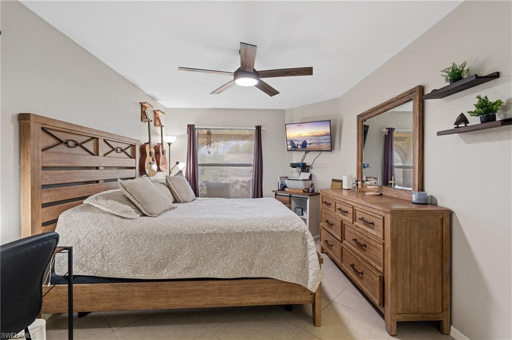 10790 Regent Cir 406, Naples, FL 34109-16