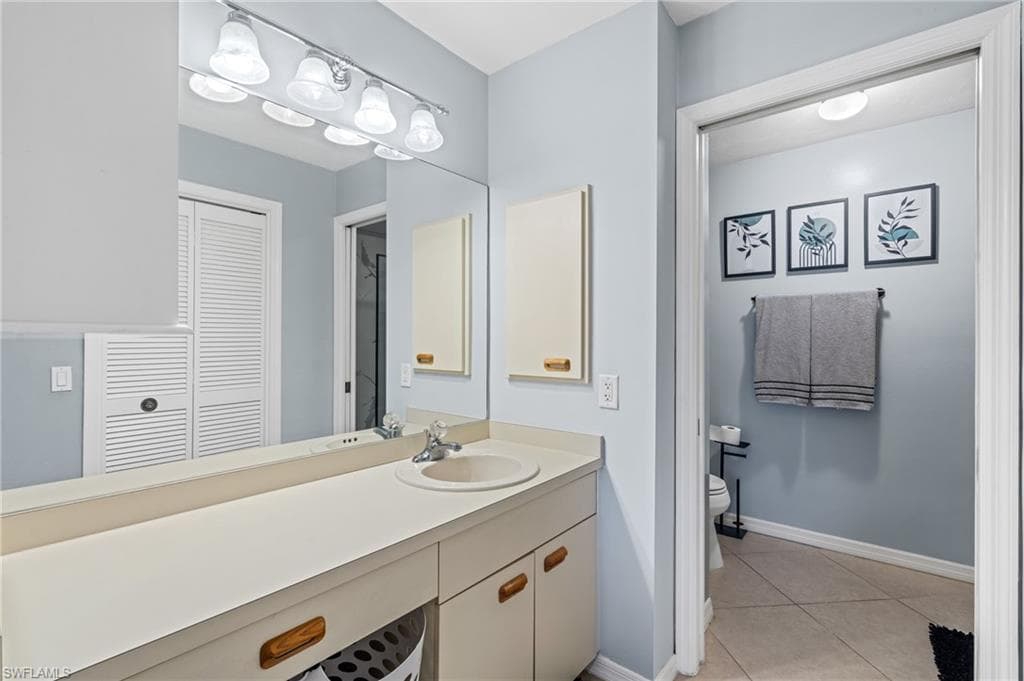 10790 Regent Cir 406, Naples, FL 34109-18