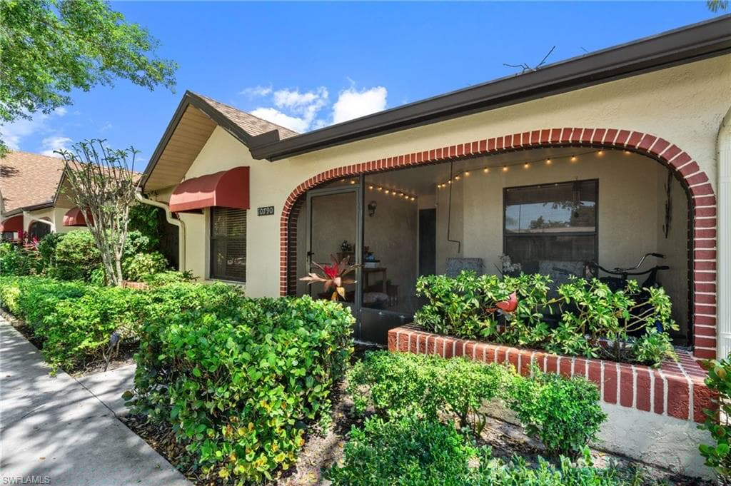 10790 Regent Cir 406, Naples, FL 34109-1