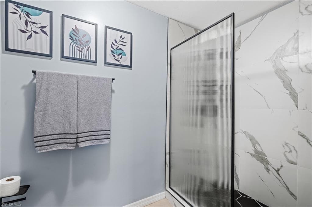10790 Regent Cir 406, Naples, FL 34109-19