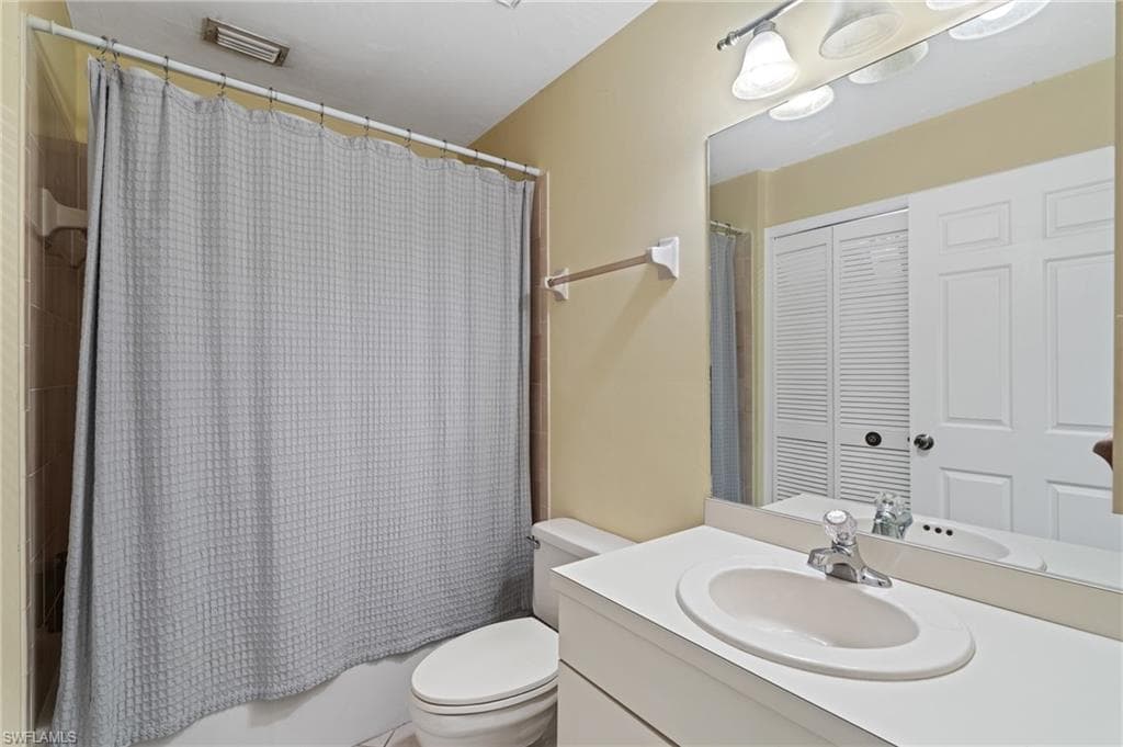 10790 Regent Cir 406, Naples, FL 34109-21