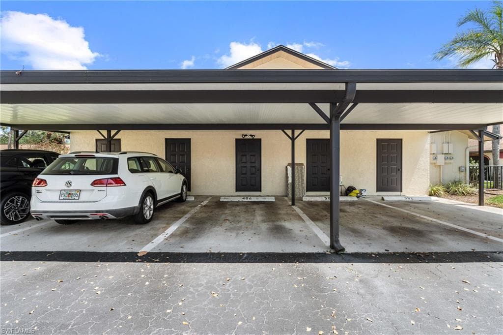 10790 Regent Cir 406, Naples, FL 34109-25