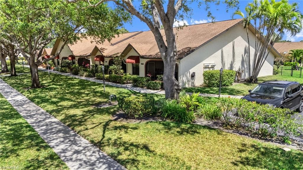 10790 Regent Cir 406, Naples, FL 34109-26