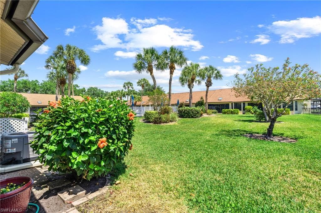 10790 Regent Cir 406, Naples, FL 34109-27