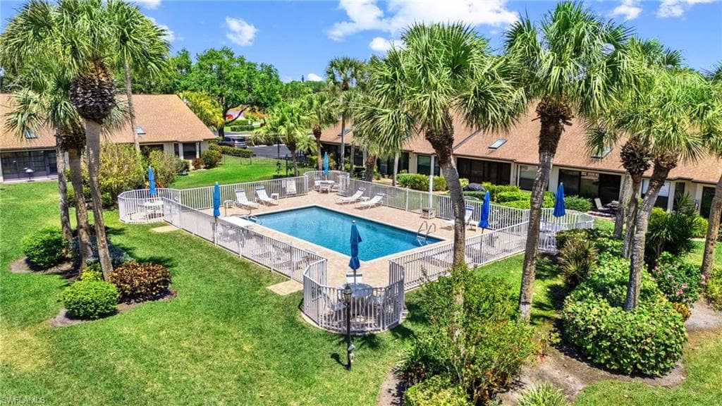10790 Regent Cir 406, Naples, FL 34109-28