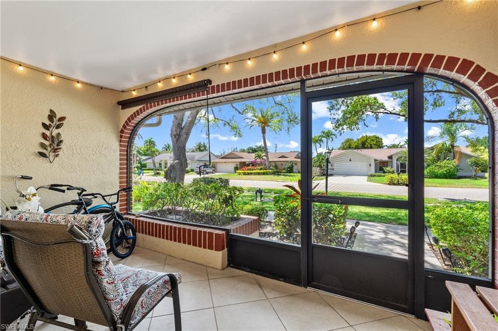 10790 Regent Cir 406, Naples, FL 34109-3
