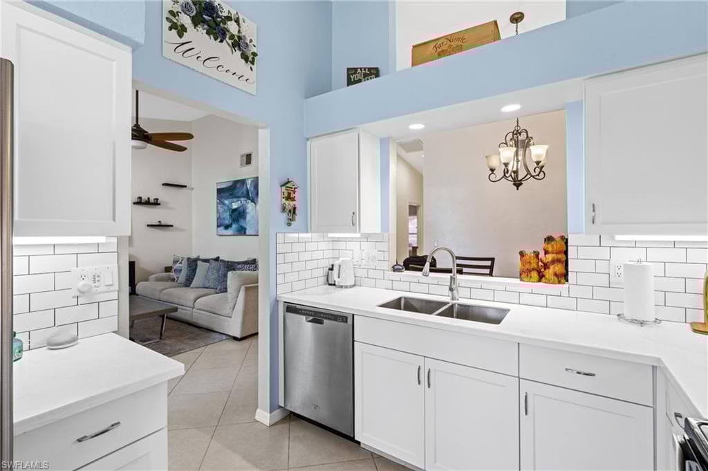 10790 Regent Cir 406, Naples, FL 34109-6