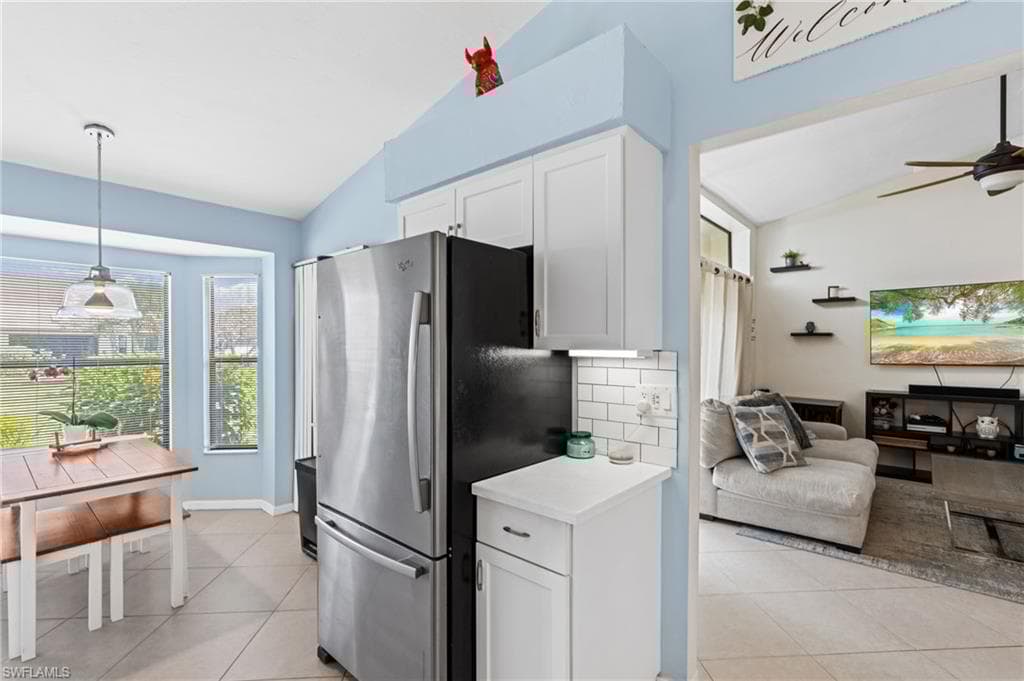 10790 Regent Cir 406, Naples, FL 34109-8