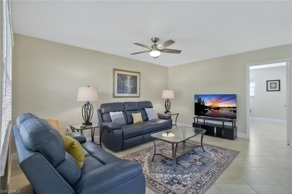3325 Airport Rd N H5, Naples, FL 34105-9
