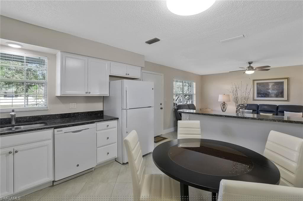 3325 Airport Rd N H5, Naples, FL 34105-10