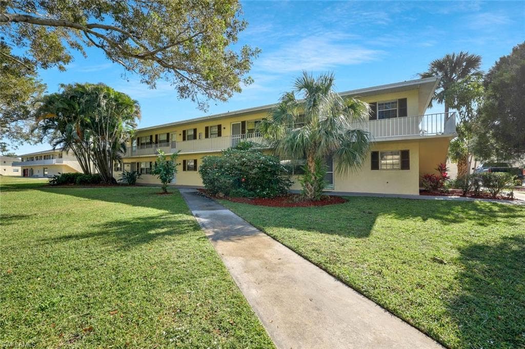 3325 Airport Rd N H5, Naples, FL 34105-17