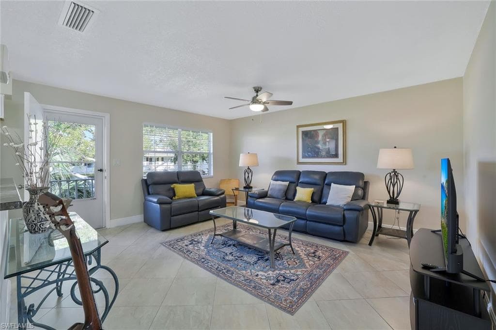 3325 Airport Rd N H5, Naples, FL 34105-1
