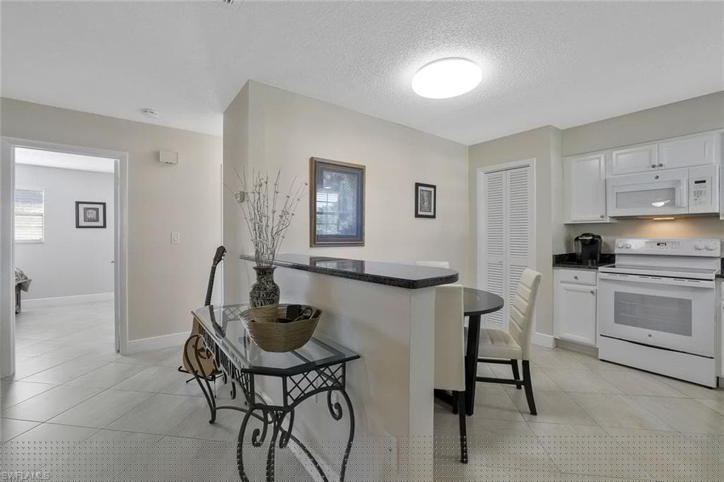 3325 Airport Rd N H5, Naples, FL 34105-6