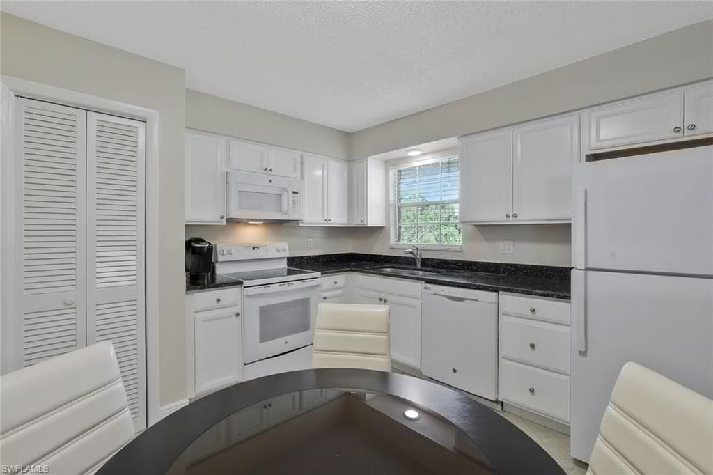 3325 Airport Rd N H5, Naples, FL 34105-7
