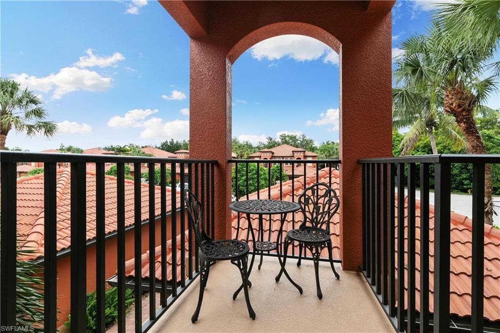 10021 Heather Ln 803, Naples, FL 34119-19