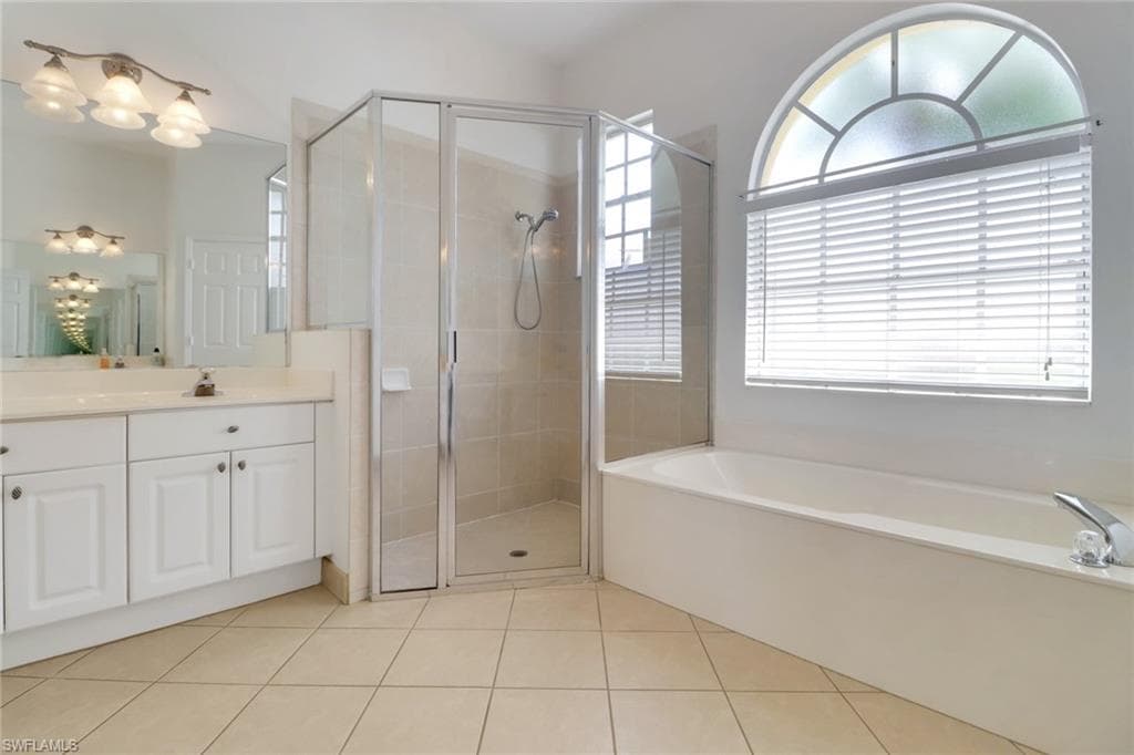 3283 Potomac Ct, Naples, FL 34120-16