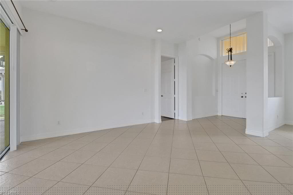 3283 Potomac Ct, Naples, FL 34120-7