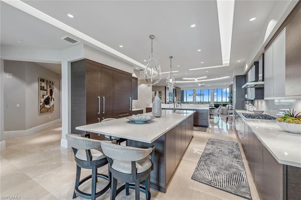 13665 Vanderbilt Dr 802, Naples, FL 34110-9