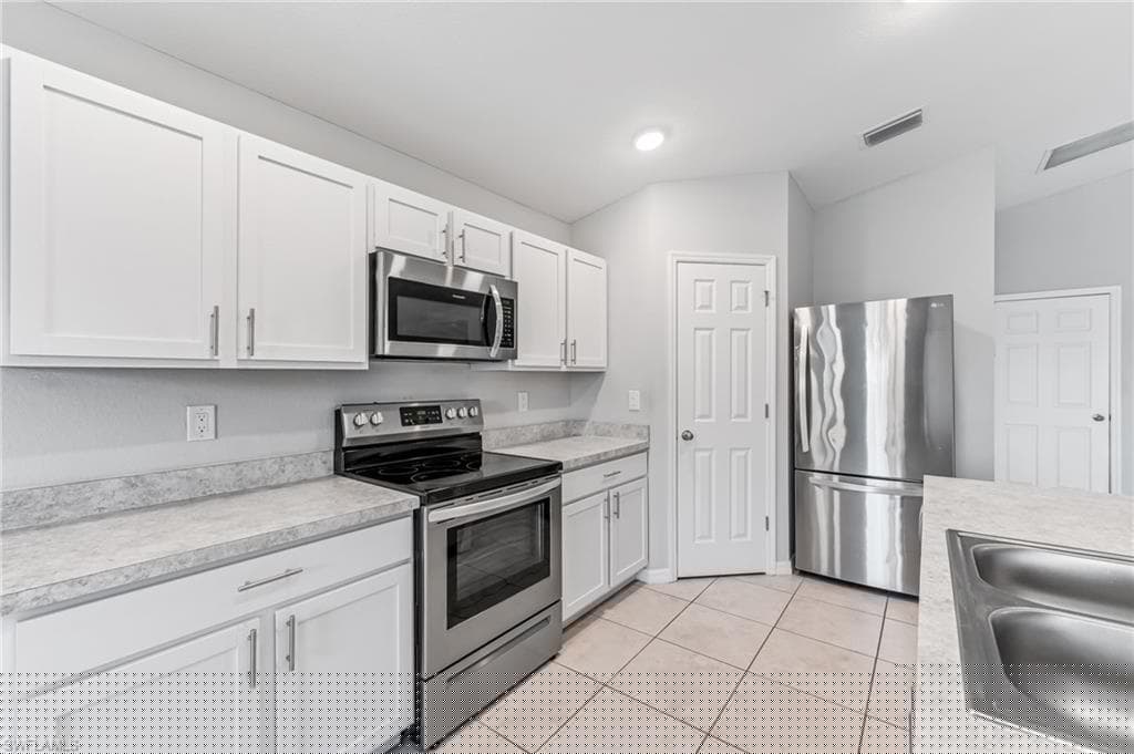 1319 14th Pl, Cape Coral, FL 33993-15