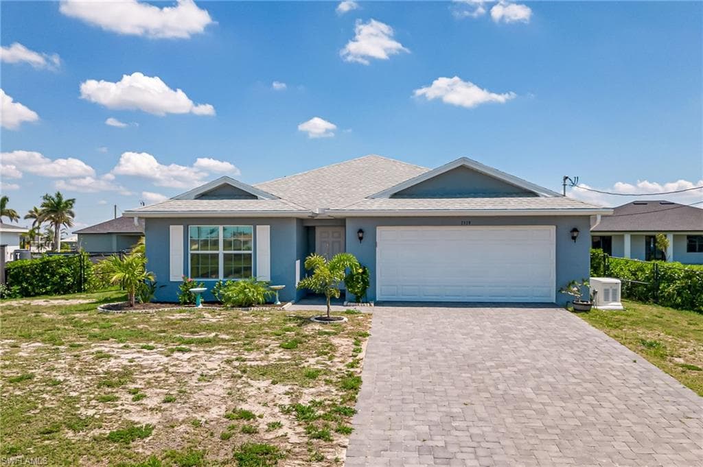 1319 14th Pl, Cape Coral, FL 33993-1