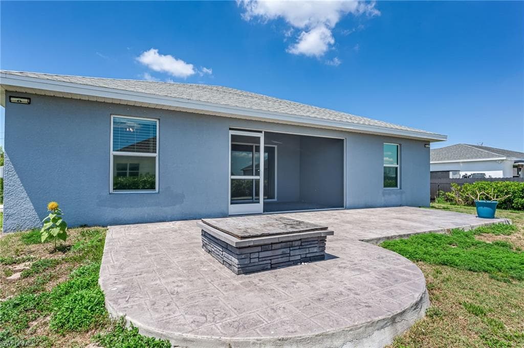 1319 14th Pl, Cape Coral, FL 33993-33