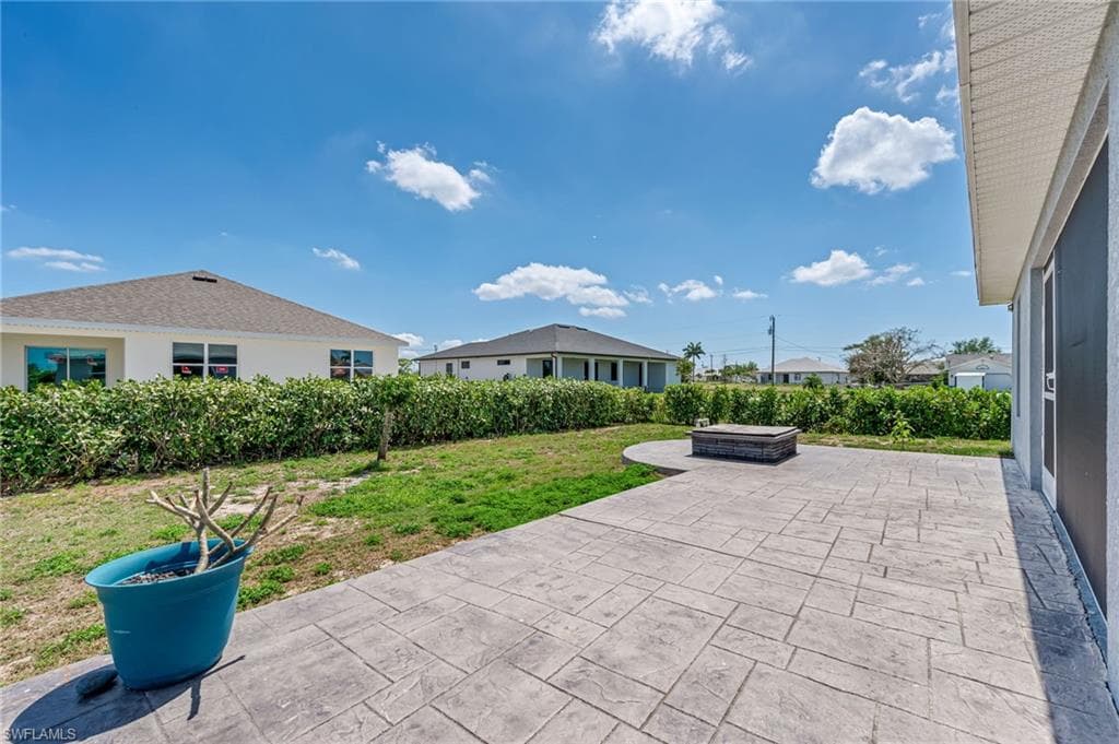 1319 14th Pl, Cape Coral, FL 33993-35